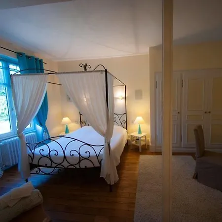 Au Puy Des Verites Bed & Breakfast Lapalisse