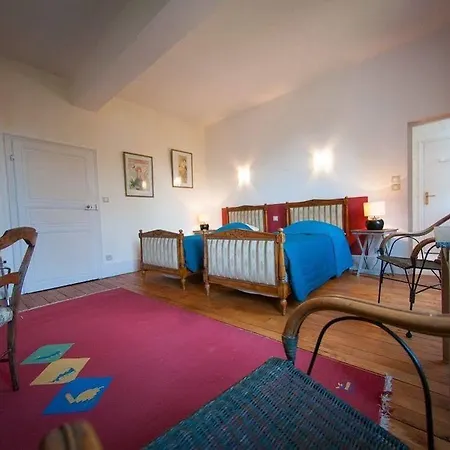Au Puy Des Verites Bed & Breakfast