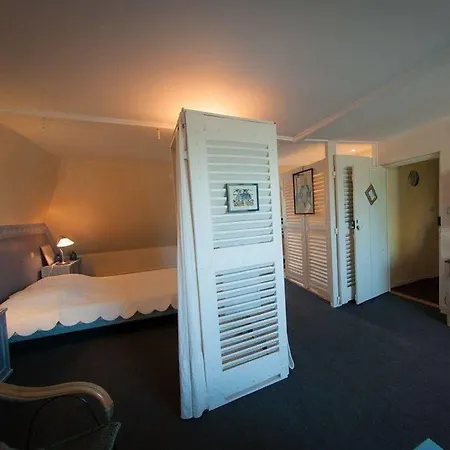 Au Puy Des Verites Bed & Breakfast