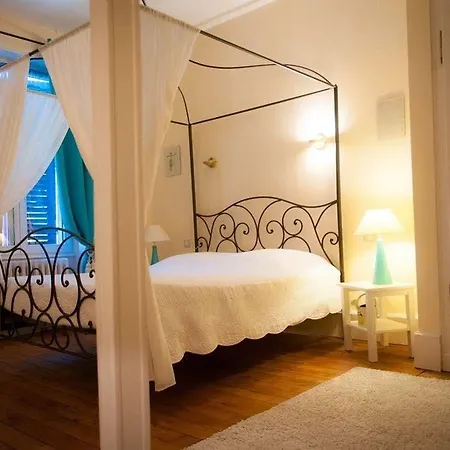 Bed & Breakfast Au Puy Des Verites *
